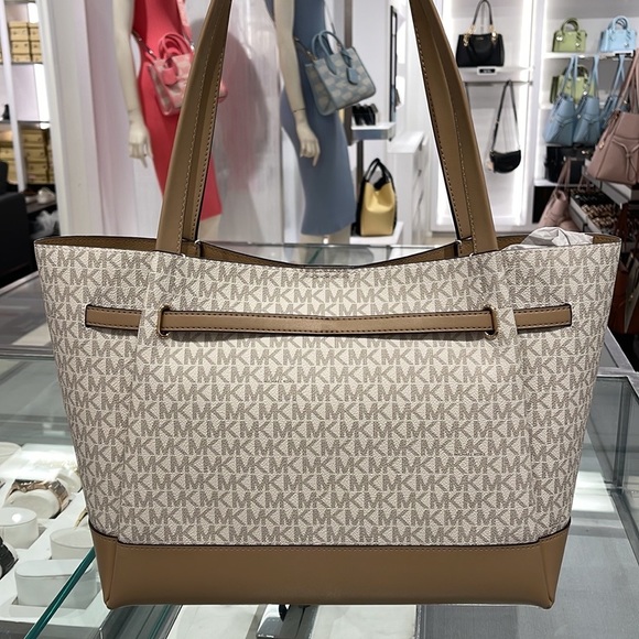 MICHAEL KORS
Reed Large Logo Shoulder Tote Bag
Camel Combo 
35S3G6RT3B
NWT - Picture 13 of 16